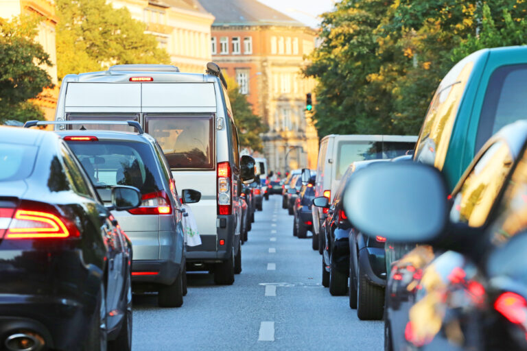 Steuer Verkehrssteuer Verkehr Hamburg (copyright: istock.com/Canetti)